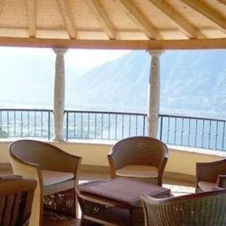 Mediterrane Mit Indoorpool Und Traumblick בית נופש *