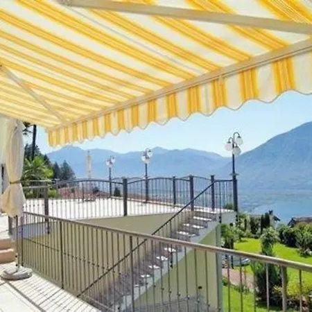Mediterrane Mit Indoorpool Und Traumblick בית נופש